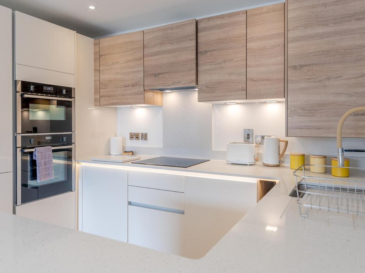 Pass The Keys Contemporary Apartment With Secure Parking Шрусбъри Екстериор снимка