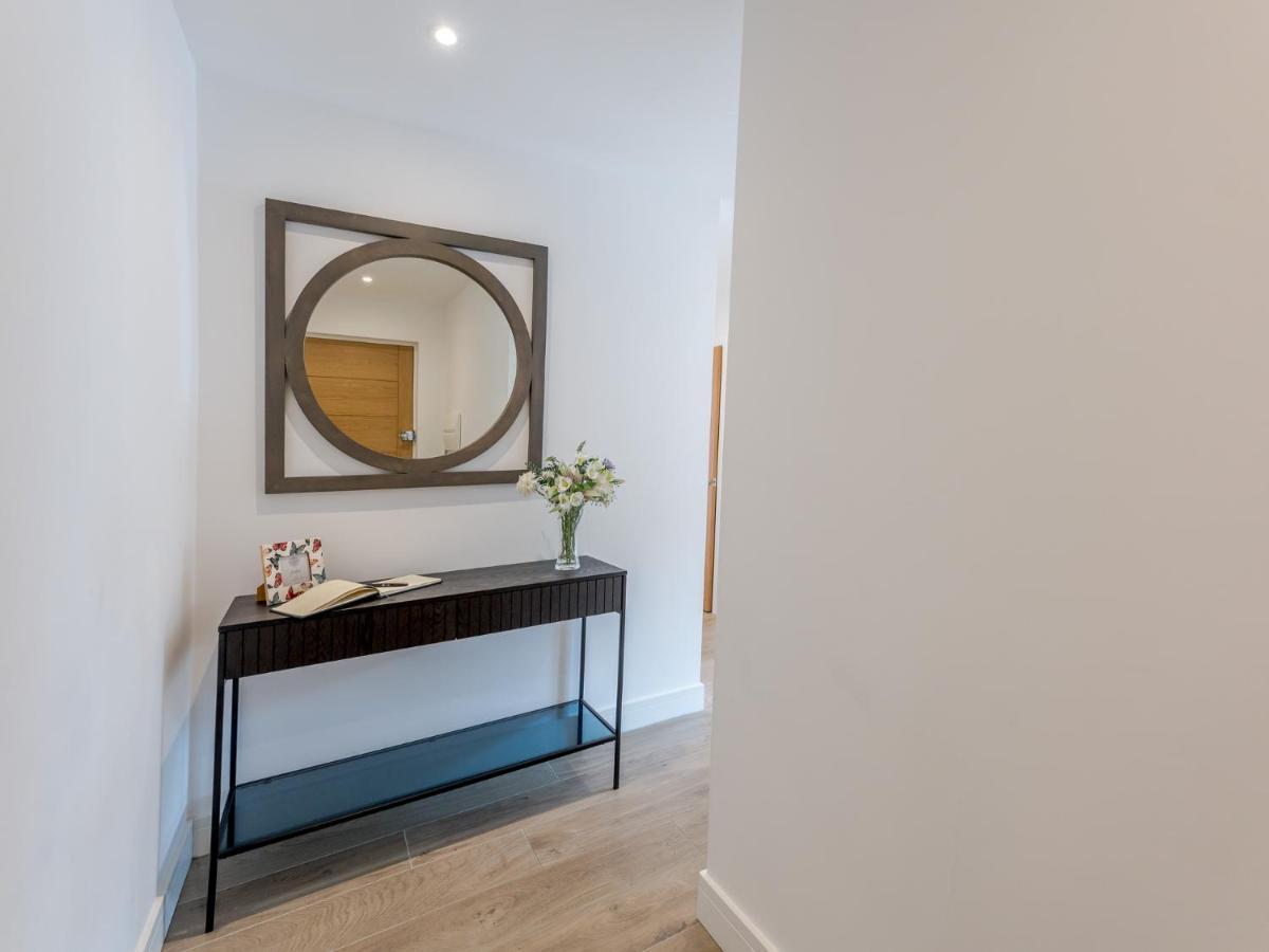 Pass The Keys Contemporary Apartment With Secure Parking Шрусбъри Екстериор снимка