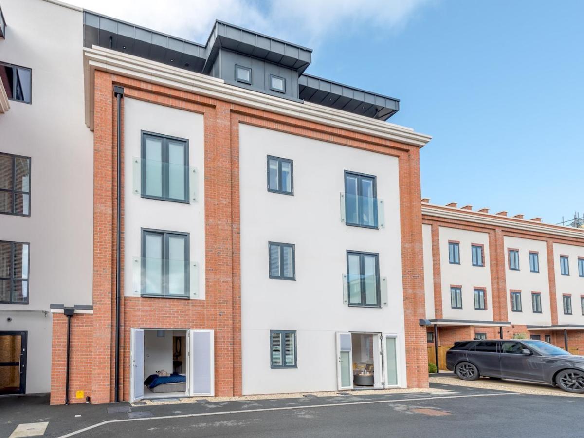 Pass The Keys Contemporary Apartment With Secure Parking Шрусбъри Екстериор снимка