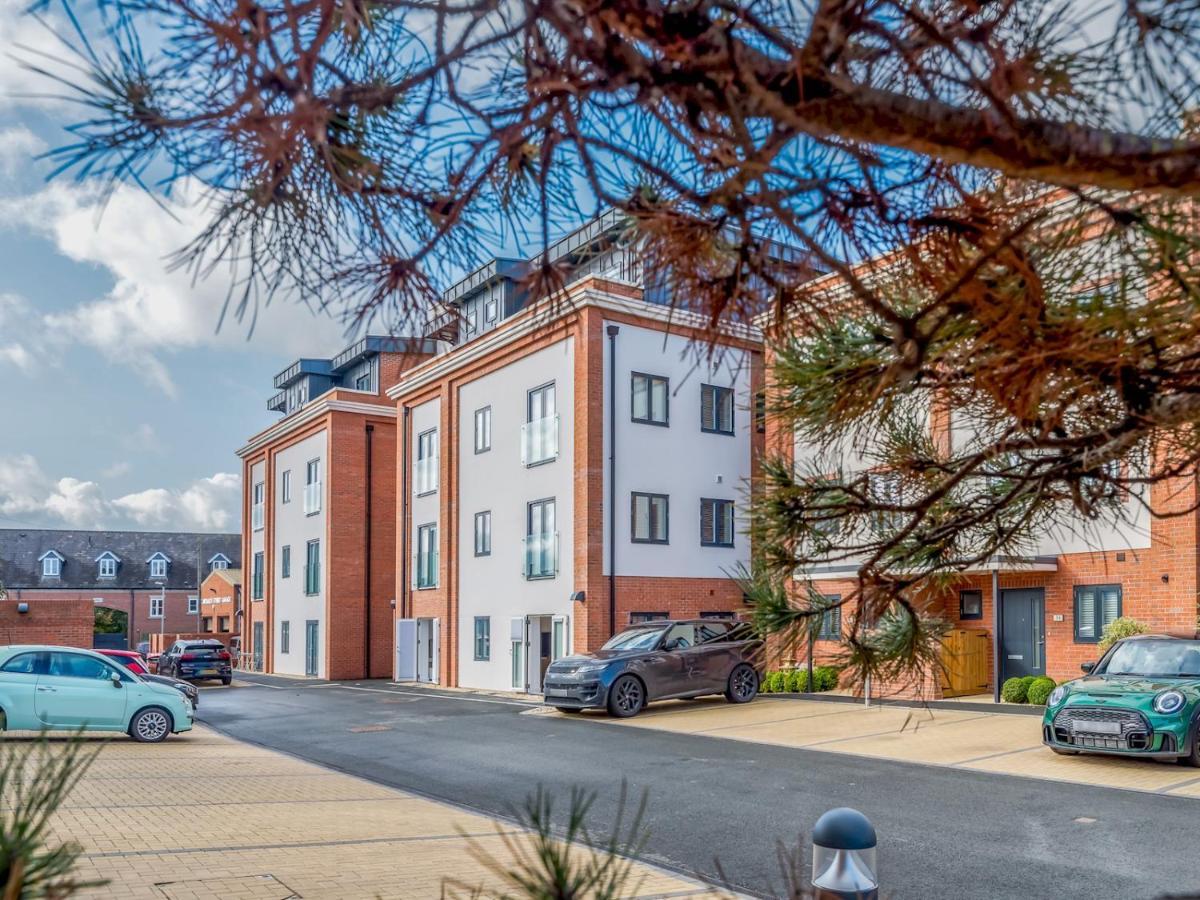Pass The Keys Contemporary Apartment With Secure Parking Шрусбъри Екстериор снимка